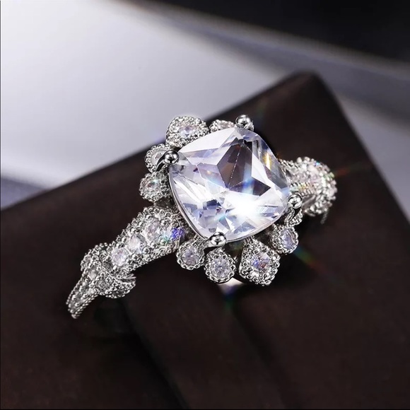 New 925 Silver Noble Queen Princess Diamond Ring - Picture 4 of 6